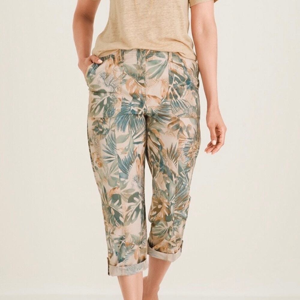 Chico's Women's Comfort Stretch Tropical-Print Cargo Crop Pants Sz 8 Green Gold